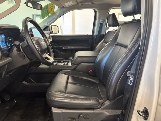 2022 White Metallic Ford Expedition XLT 4X4 SUV