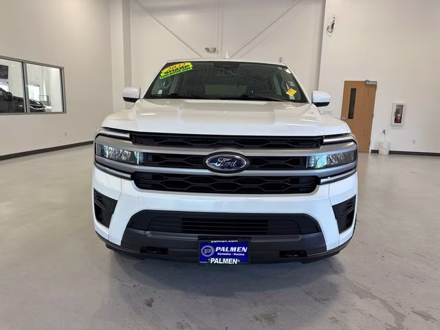 2022 White Metallic Ford Expedition XLT 4X4 SUV