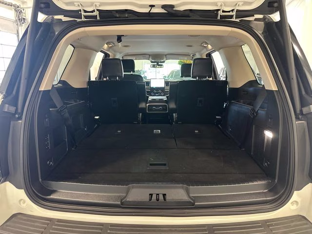 2022 White Metallic Ford Expedition XLT 4X4 SUV