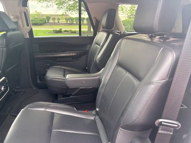 2022 White Metallic Ford Expedition XLT 4X4 SUV