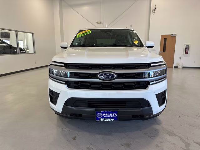 2022 White Metallic Ford Expedition XLT 4X4 SUV