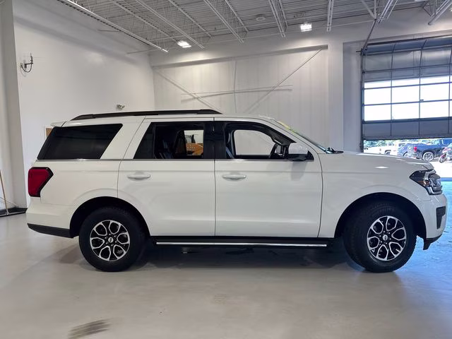 2022 White Metallic Ford Expedition XLT 4X4 SUV