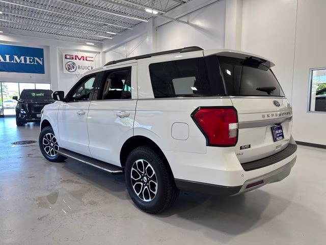 2022 White Metallic Ford Expedition XLT 4X4 SUV