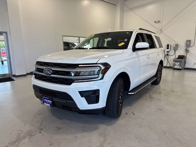2022 White Metallic Ford Expedition XLT 4X4 SUV