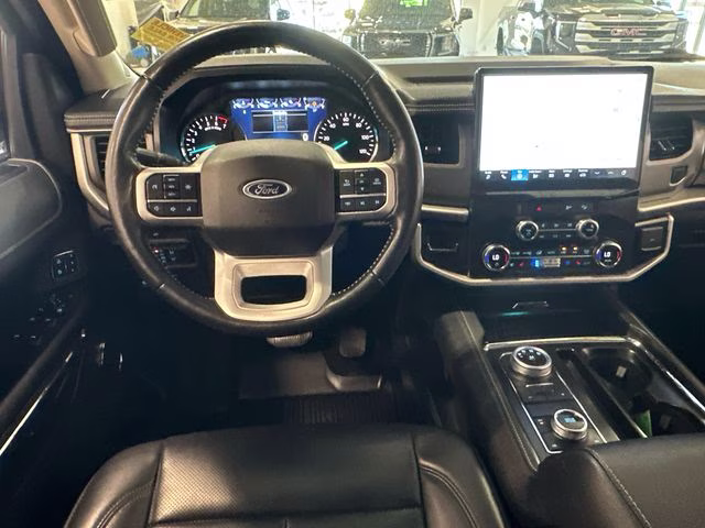 2022 White Metallic Ford Expedition XLT 4X4 SUV