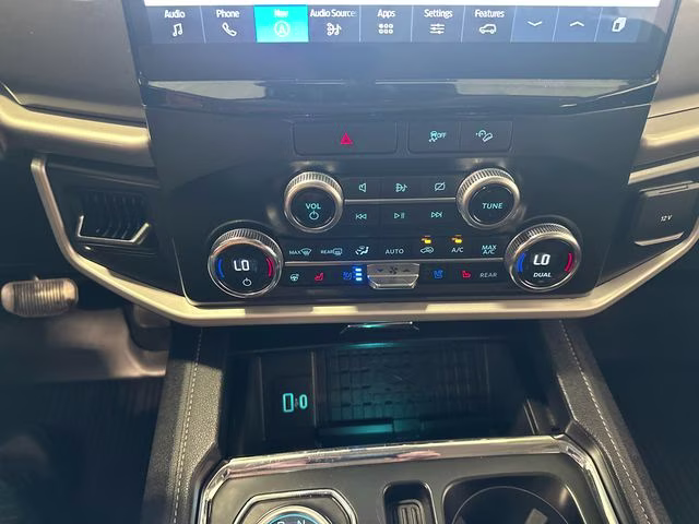 2022 White Metallic Ford Expedition XLT 4X4 SUV