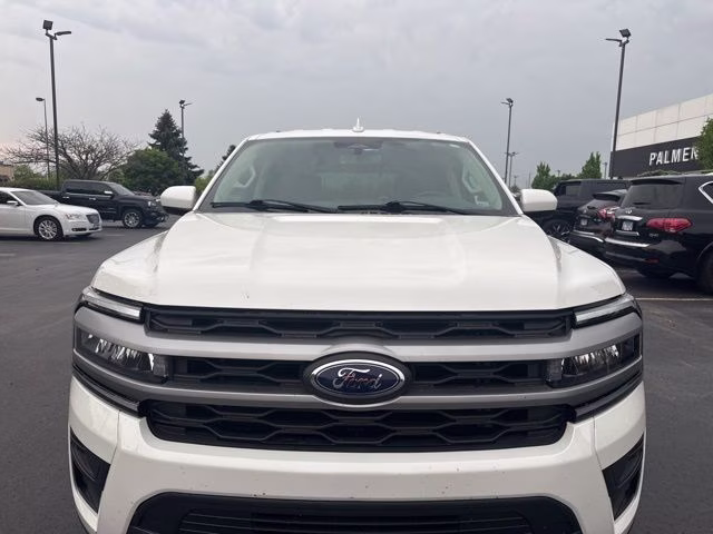 2022 White Metallic Ford Expedition XLT 4X4 SUV