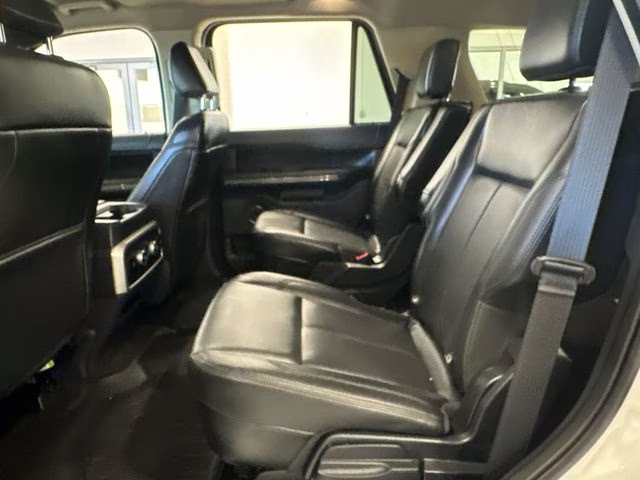 2022 White Metallic Ford Expedition XLT 4X4 SUV