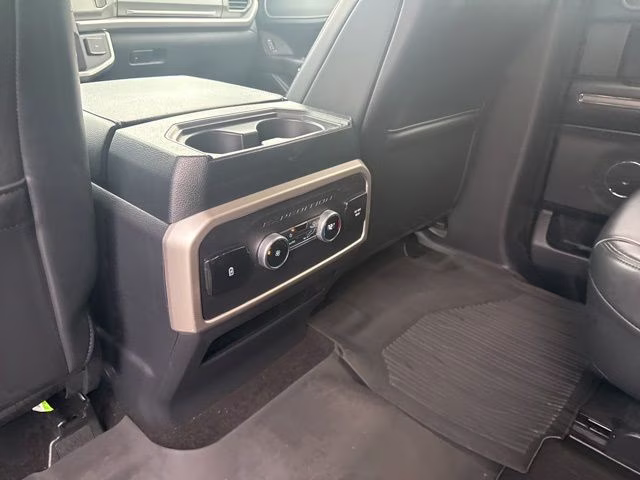 2022 White Metallic Ford Expedition XLT 4X4 SUV
