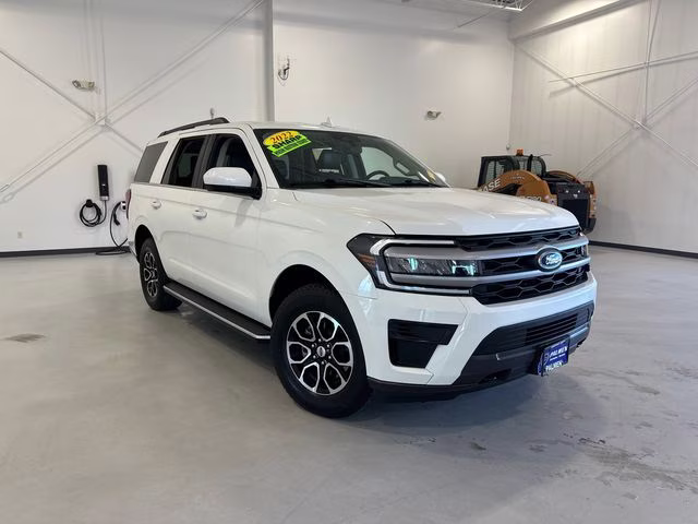 2022 White Metallic Ford Expedition XLT 4X4 SUV