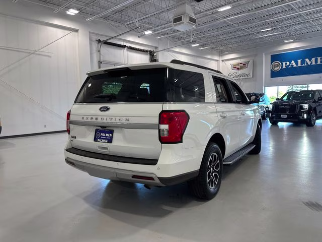 2022 White Metallic Ford Expedition XLT 4X4 SUV