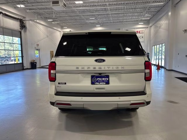 2022 White Metallic Ford Expedition XLT 4X4 SUV