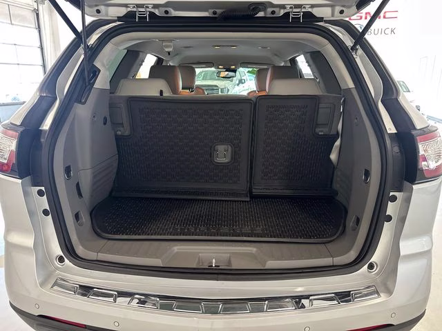2017 Silver Ice Metallic Chevrolet Traverse Premier FWD SUV