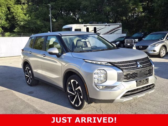2024 Mitsubishi Outlander SE 2WD's photo