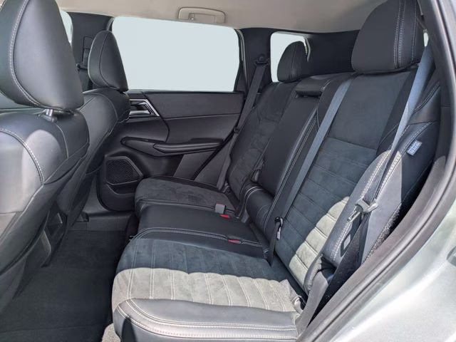 2024 Gray Mitsubishi Outlander SE FWD SUV