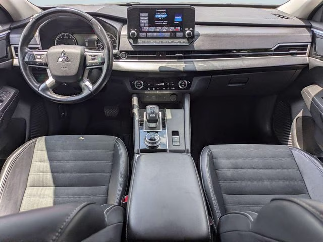 2024 Gray Mitsubishi Outlander SE FWD SUV
