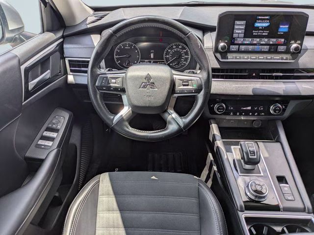 2024 Gray Mitsubishi Outlander SE FWD SUV