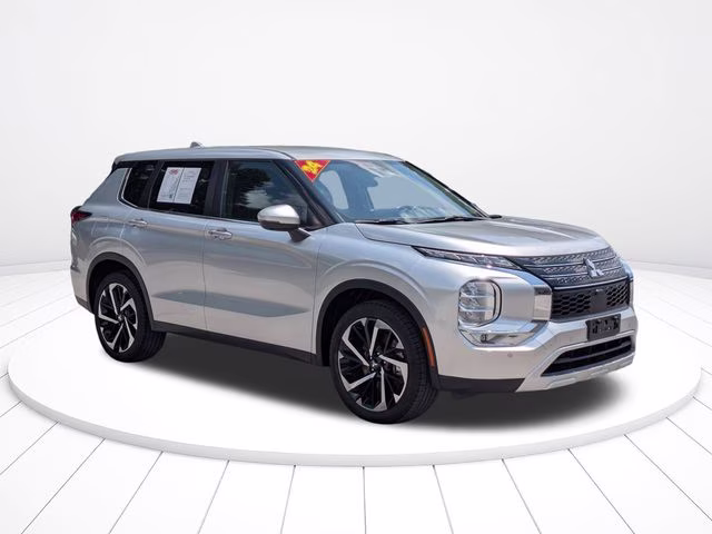 2024 Gray Mitsubishi Outlander SE FWD SUV