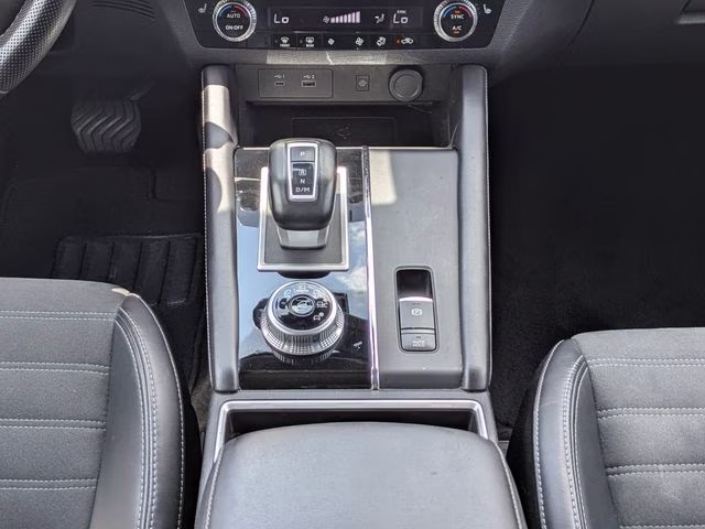 2024 Gray Mitsubishi Outlander SE FWD SUV