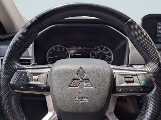 2024 Gray Mitsubishi Outlander SE FWD SUV