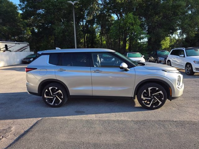 2024 Gray Mitsubishi Outlander SE FWD SUV