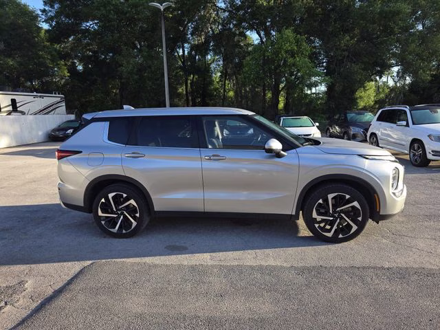 2024 Gray Mitsubishi Outlander SE FWD SUV
