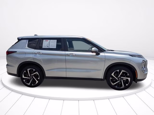 2024 Gray Mitsubishi Outlander SE FWD SUV