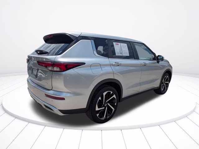 2024 Gray Mitsubishi Outlander SE FWD SUV