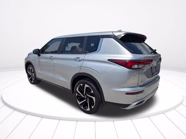 2024 Gray Mitsubishi Outlander SE FWD SUV