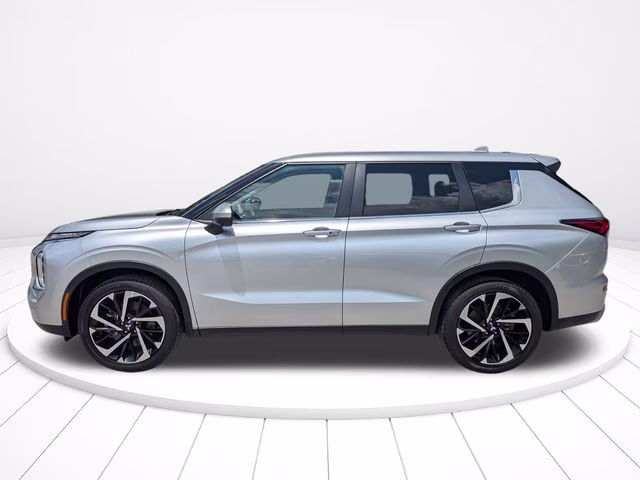 2024 Gray Mitsubishi Outlander SE FWD SUV