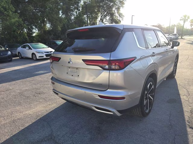 2024 Gray Mitsubishi Outlander SE FWD SUV