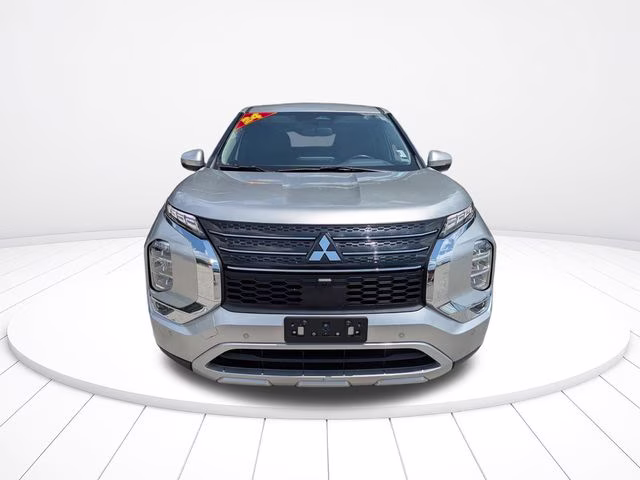 2024 Gray Mitsubishi Outlander SE FWD SUV
