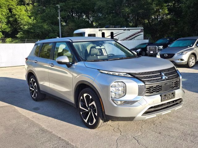 2024 Gray Mitsubishi Outlander SE FWD SUV