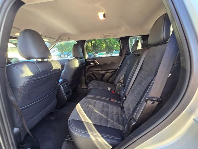 2024 Gray Mitsubishi Outlander SE FWD SUV