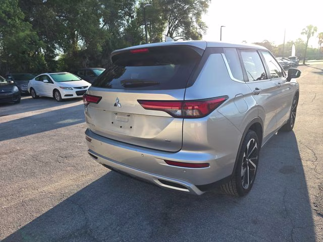 2024 Gray Mitsubishi Outlander SE FWD SUV
