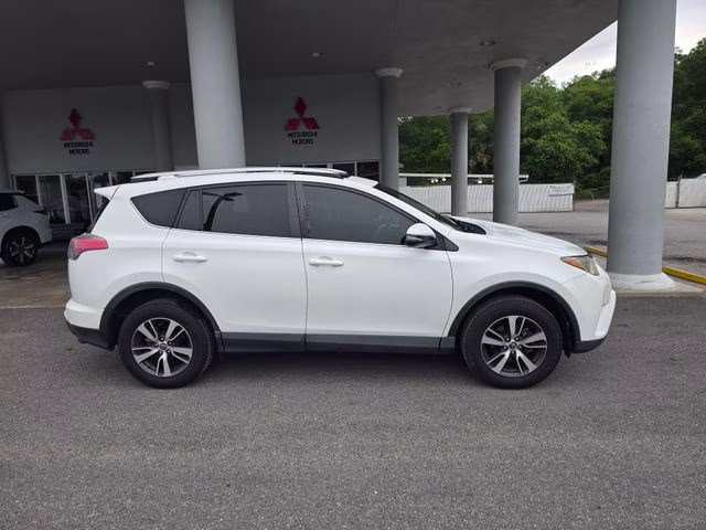 2016 Super White Toyota RAV4 XLE FWD SUV