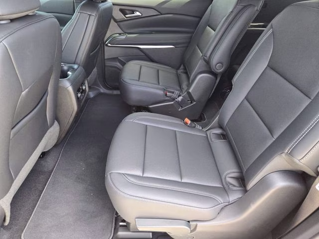 2026 Sterling Gray Metallic Chevrolet Traverse LT FWD SUV
