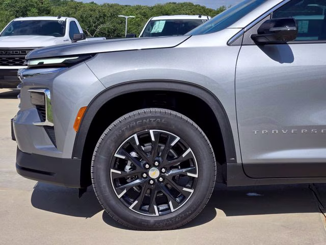 2026 Sterling Gray Metallic Chevrolet Traverse LT FWD SUV
