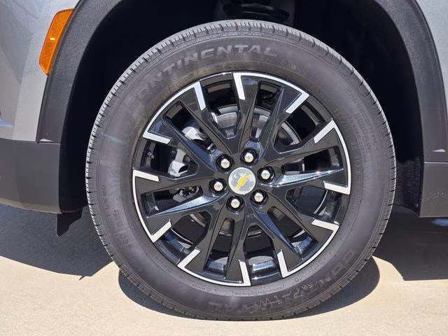 2026 Sterling Gray Metallic Chevrolet Traverse LT FWD SUV