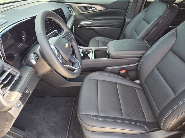 2026 Sterling Gray Metallic Chevrolet Traverse LT FWD SUV