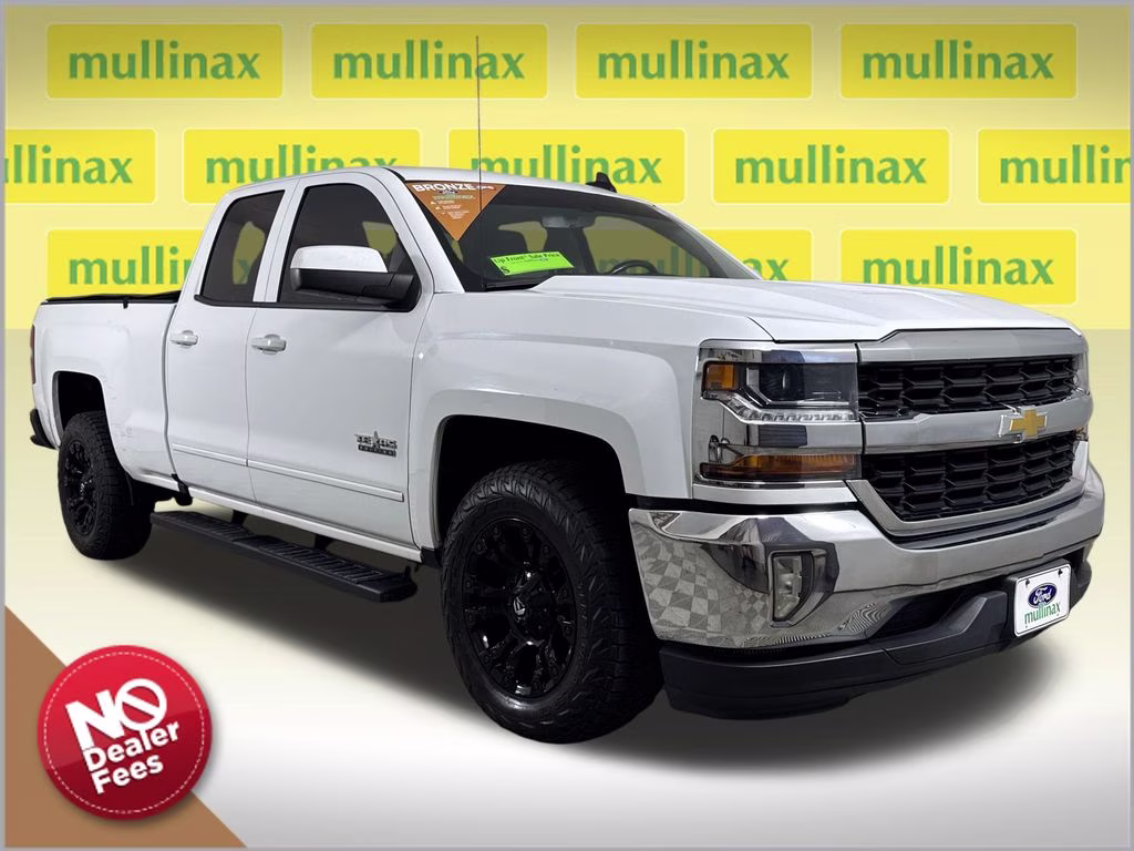 2017 Summit White Chevrolet Silverado 1500 LT RWD Truck