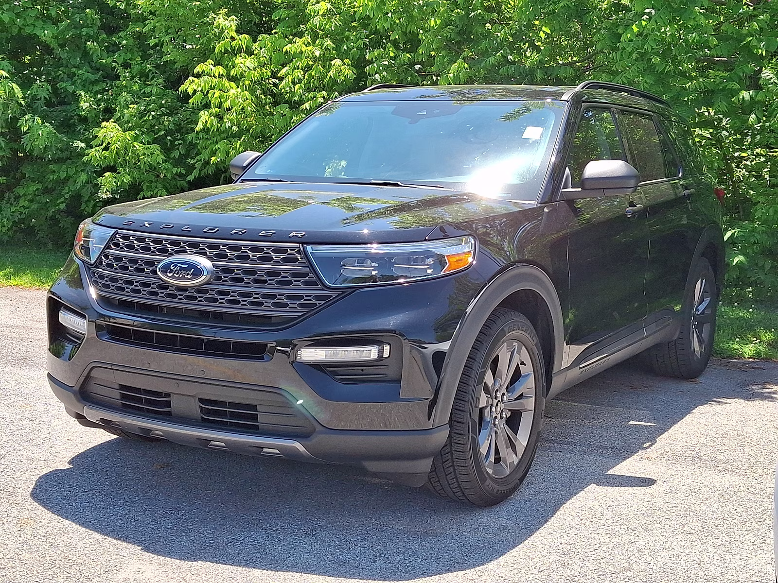2021 Black Ford Explorer XLT 4X4