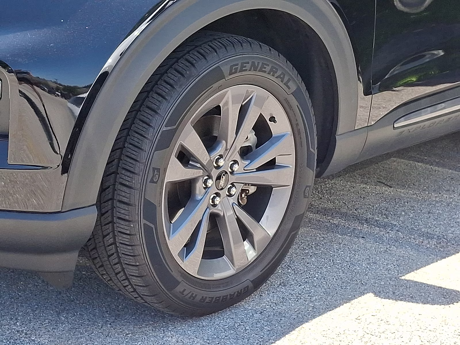 2021 Black Ford Explorer XLT 4X4