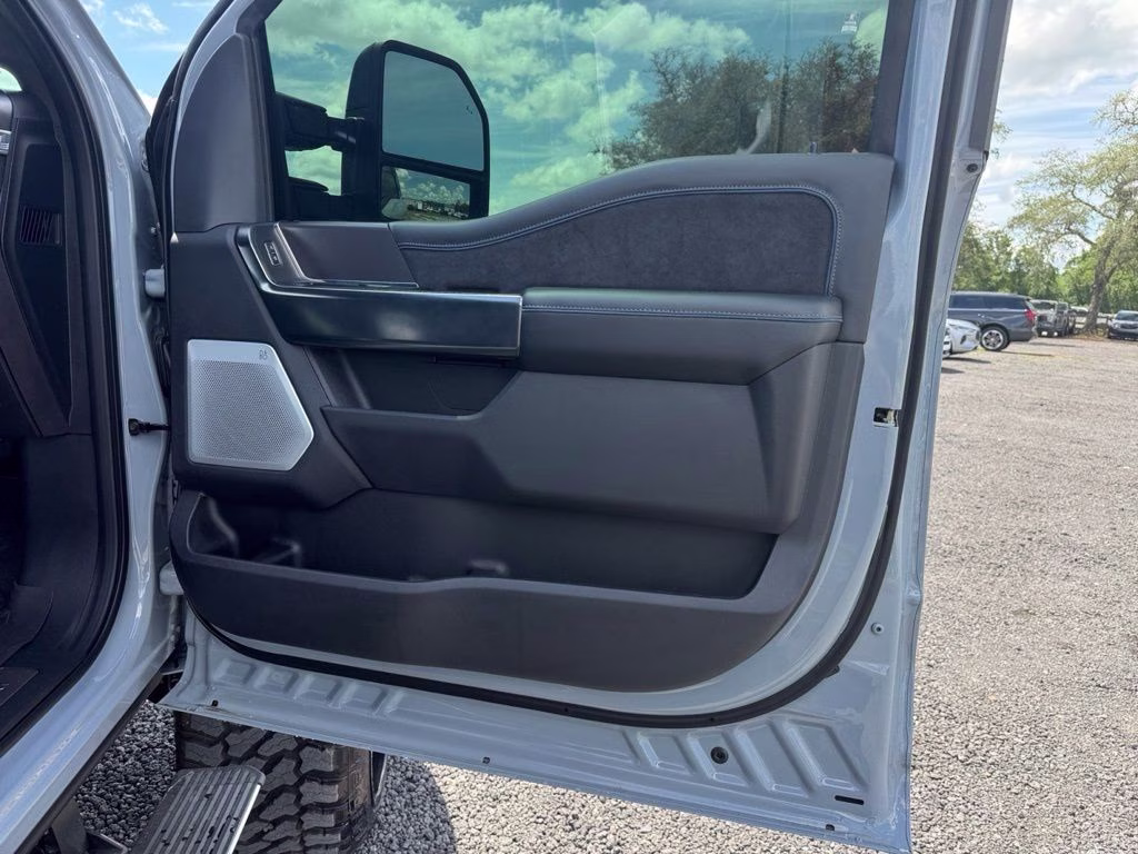 2026 Gray Metallic Ford Super Duty F-250 SRW Platinum HIGH OUTPUT 4X4 Truck