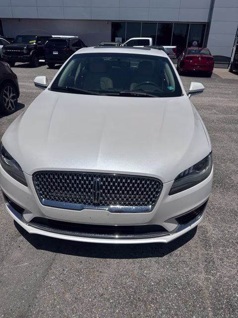 2017 White Platinum Clearcoat Metallic Lincoln MKZ Hybrid Reserve FWD Sedan