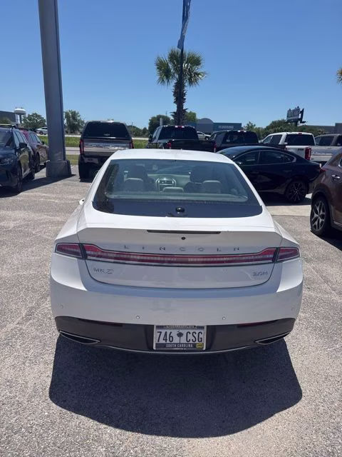 2017 White Platinum Clearcoat Metallic Lincoln MKZ Hybrid Reserve FWD Sedan