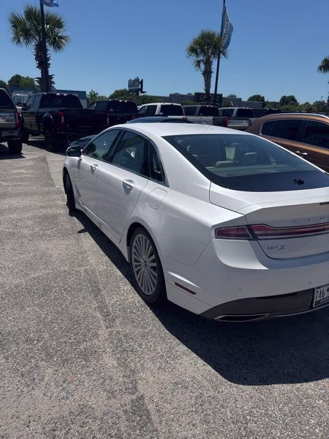 2017 White Platinum Clearcoat Metallic Lincoln MKZ Hybrid Reserve FWD Sedan