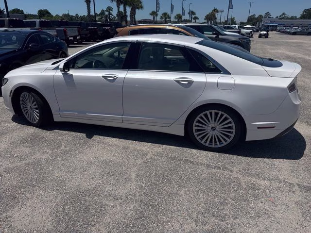 2017 White Platinum Clearcoat Metallic Lincoln MKZ Hybrid Reserve FWD Sedan