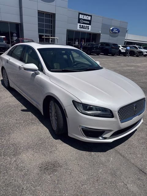 2017 White Platinum Clearcoat Metallic Lincoln MKZ Hybrid Reserve FWD Sedan