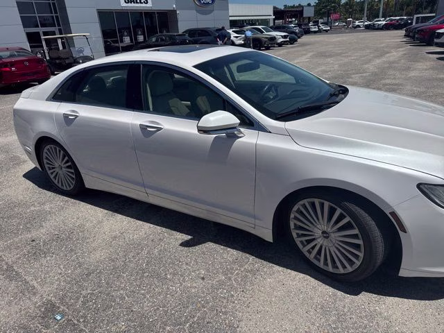 2017 White Platinum Clearcoat Metallic Lincoln MKZ Hybrid Reserve FWD Sedan